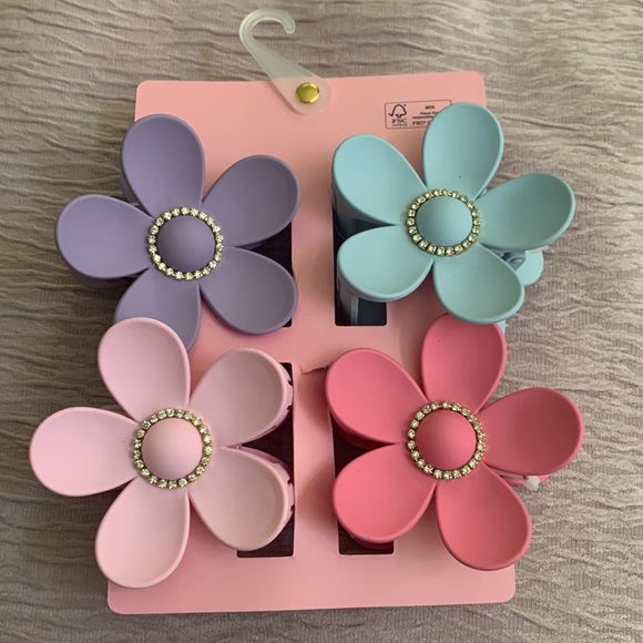 New Hair Clips - Picture 2 of 2